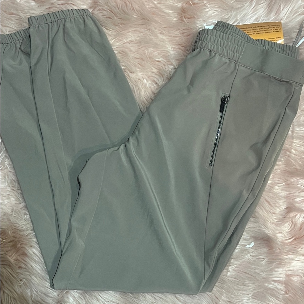Khaki sand color Jogger Pants with Zipper Pockets new with tag size M